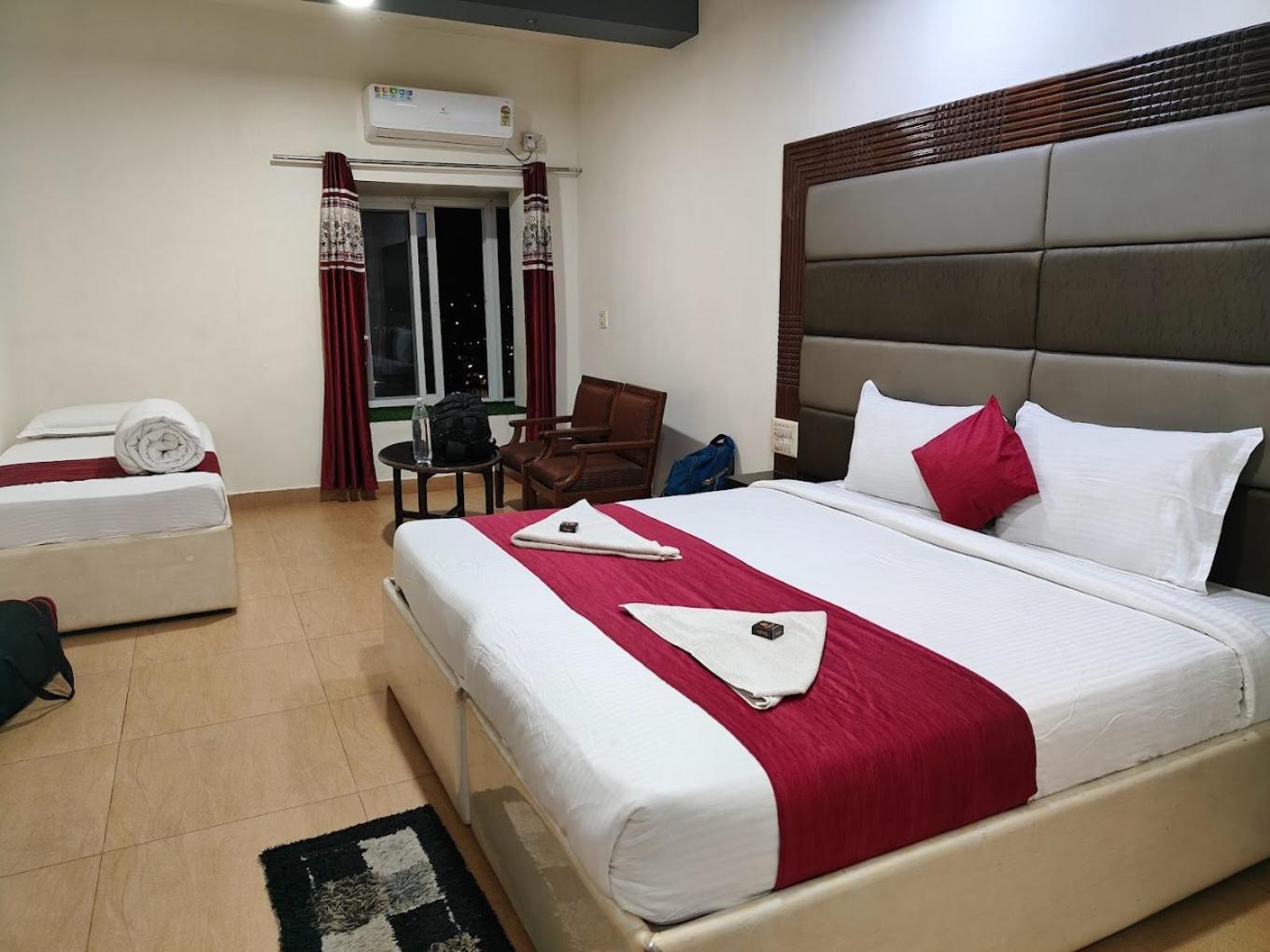 Hotel New Rajdarshan マディケーリ エクステリア 写真