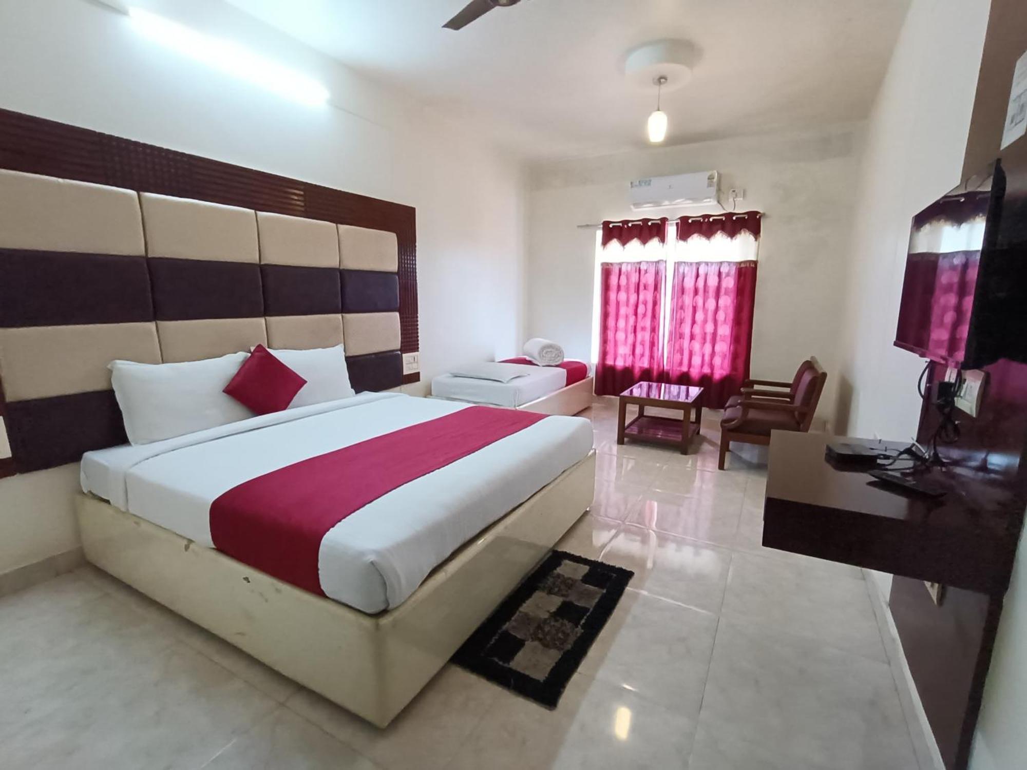 Hotel New Rajdarshan マディケーリ エクステリア 写真