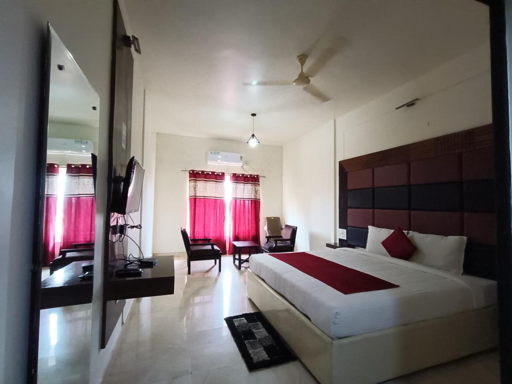 Hotel New Rajdarshan マディケーリ エクステリア 写真
