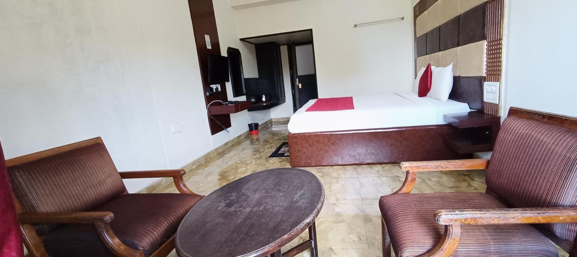 Hotel New Rajdarshan マディケーリ エクステリア 写真