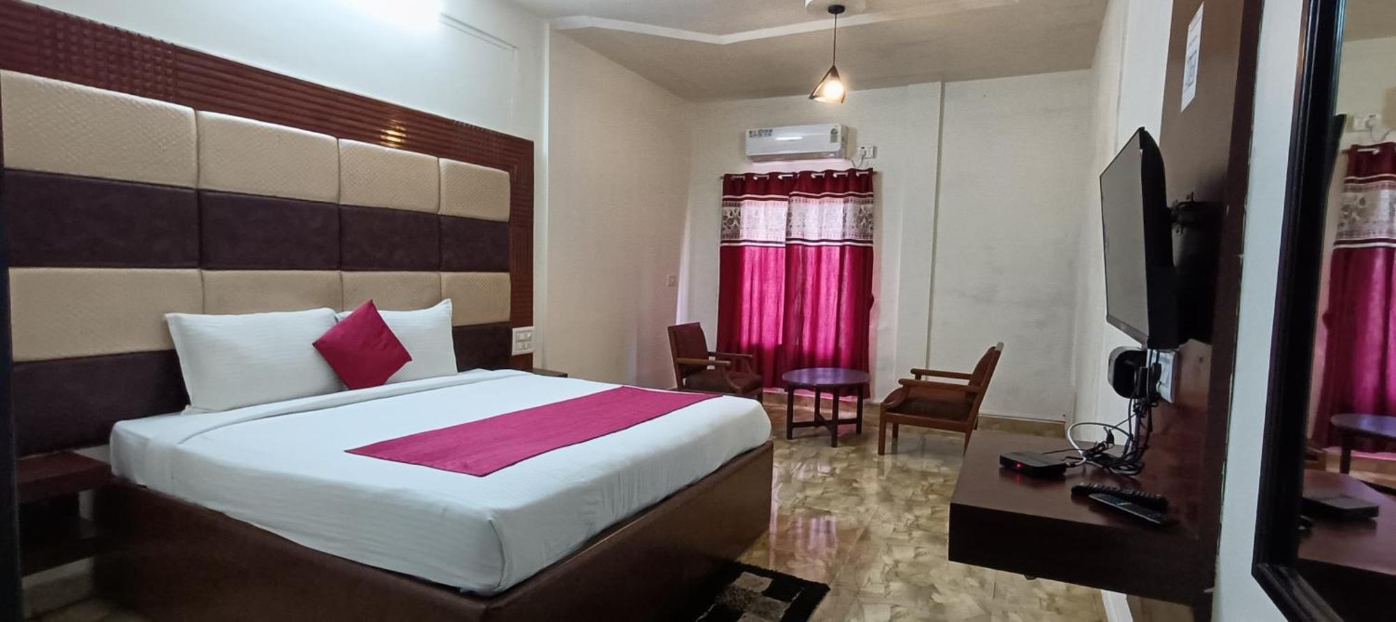 Hotel New Rajdarshan マディケーリ エクステリア 写真