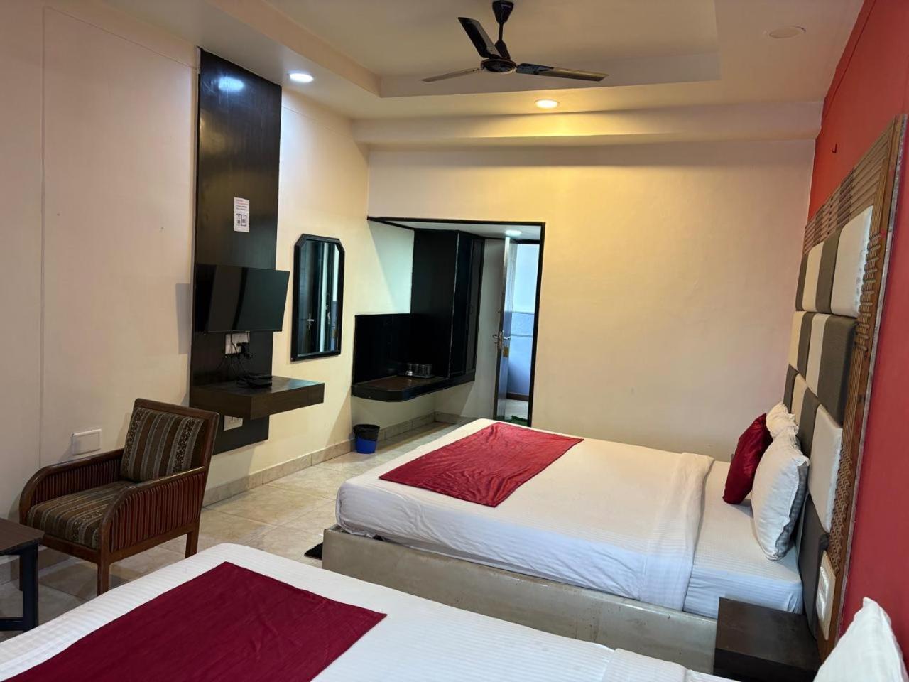 Hotel New Rajdarshan マディケーリ エクステリア 写真