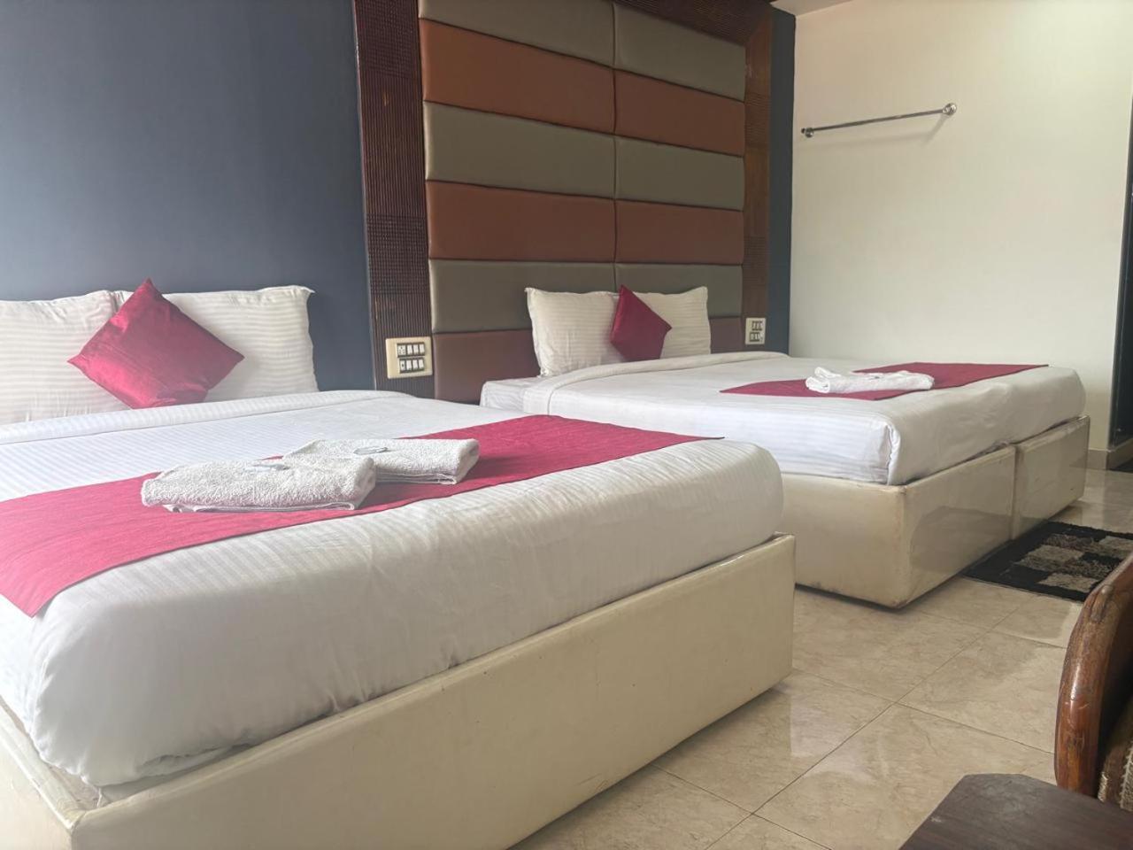 Hotel New Rajdarshan マディケーリ エクステリア 写真
