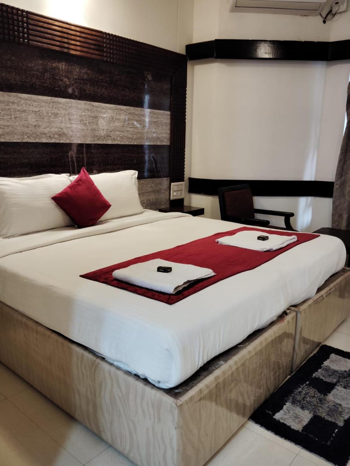 Hotel New Rajdarshan マディケーリ エクステリア 写真