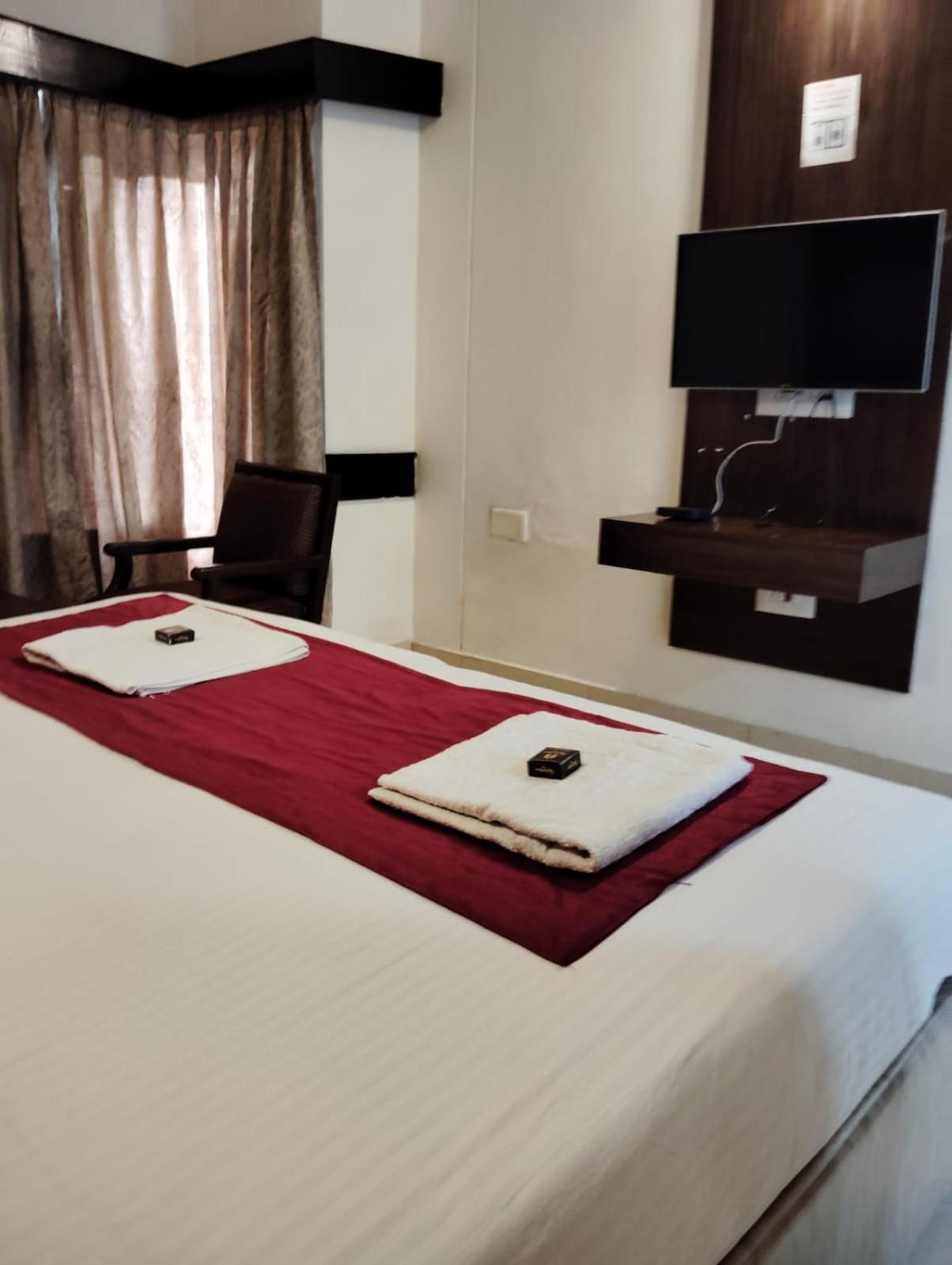 Hotel New Rajdarshan マディケーリ エクステリア 写真