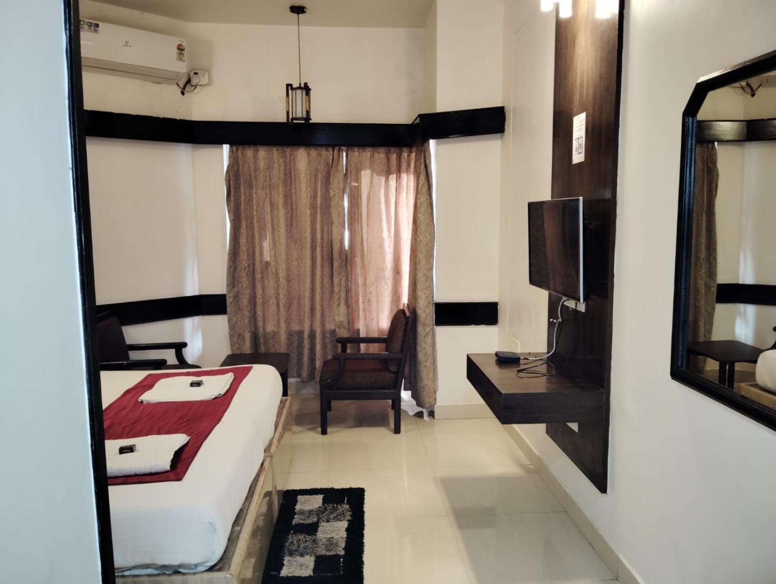 Hotel New Rajdarshan マディケーリ エクステリア 写真