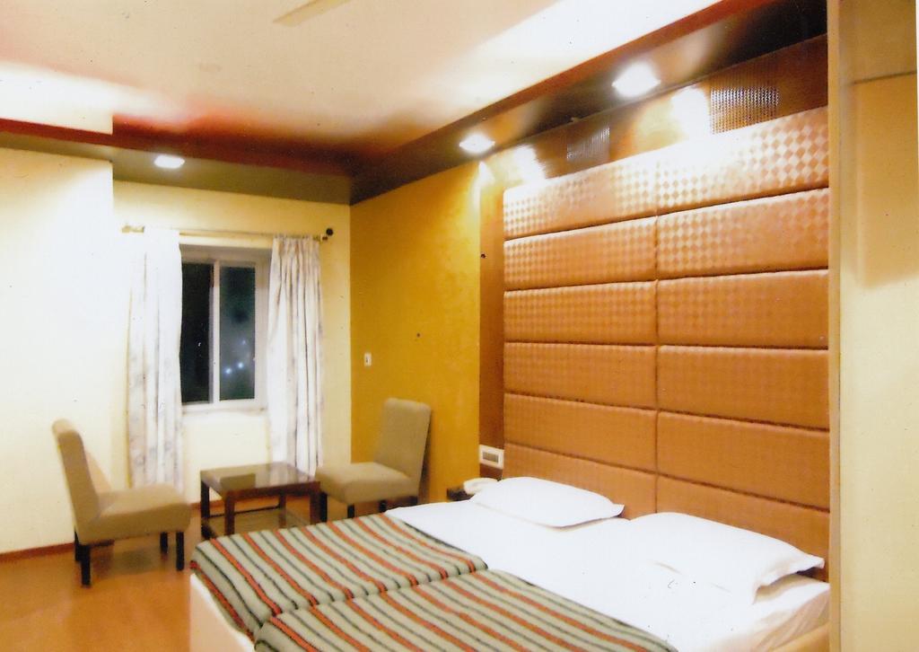 Hotel New Rajdarshan マディケーリ エクステリア 写真