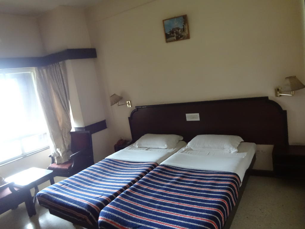 Hotel New Rajdarshan マディケーリ エクステリア 写真